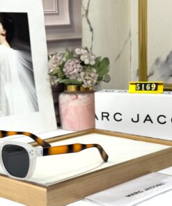 MARC JACOBS