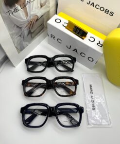 MARC JACOBS
